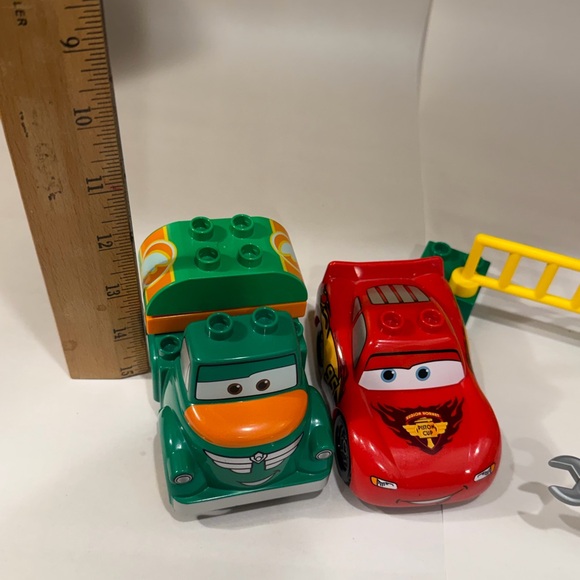 LEGO duplo Disney Cars McQueen  Building Set - Red and Green - Picture 4 of 5